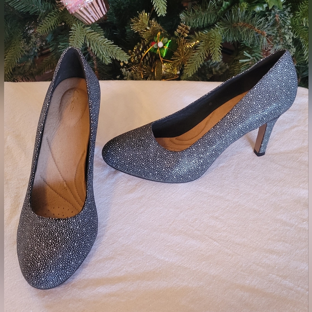 Women's Sparkle Round-Toe Pumps - Black Silver Glitter - Picture 2 of 5